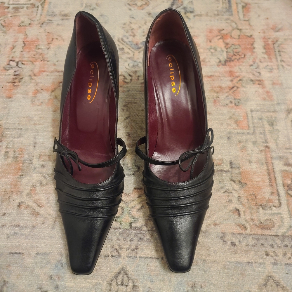 Eclipse Leather Kitten Heel With Pointed Toe And Bow Feature